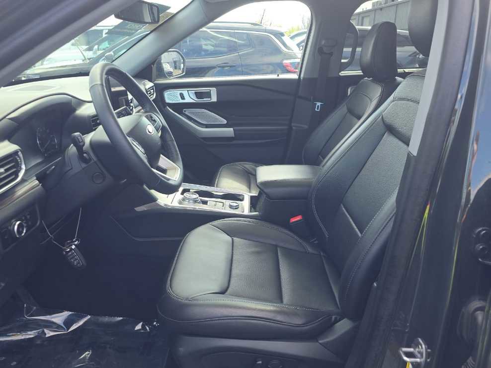 Used 2023 Ford Explorer Limited w/ Limited Technology Package AWD/4WD image 12