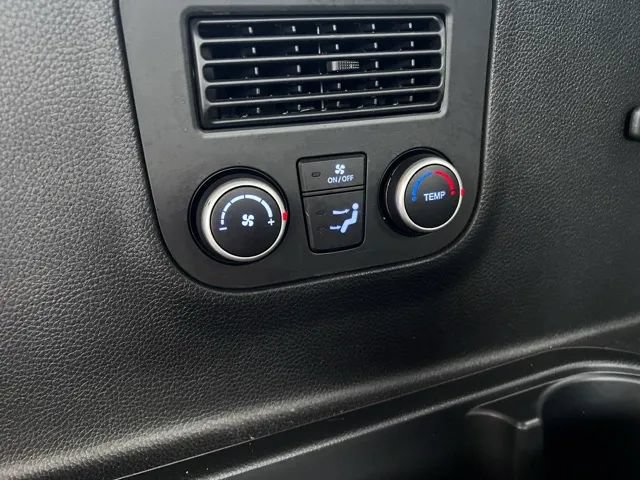 Used 2017 Hyundai Santa Fe SE AWD/4WD image 27