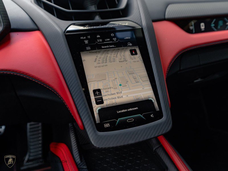 Used 2025 Lamborghini Revuelto image 17