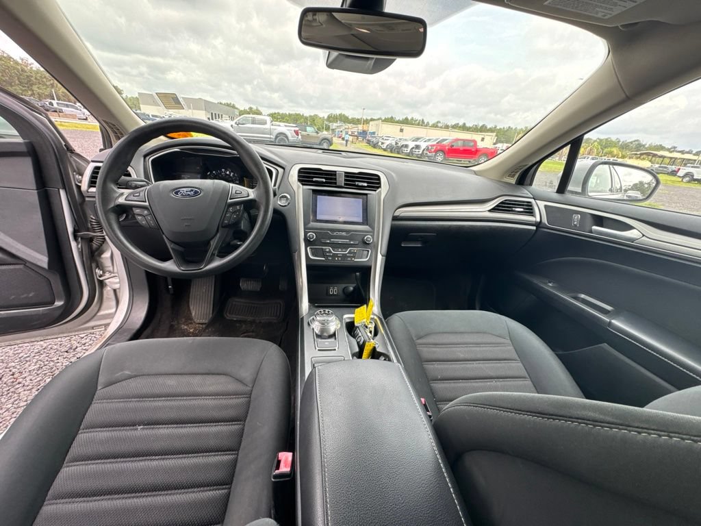 Used 2019 Ford Fusion SE FWD image 11