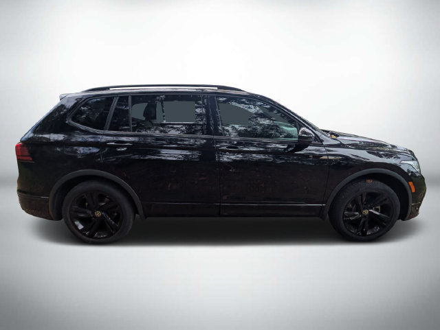 Used 2024 Volkswagen Tiguan SE R-Line FWD image 3
