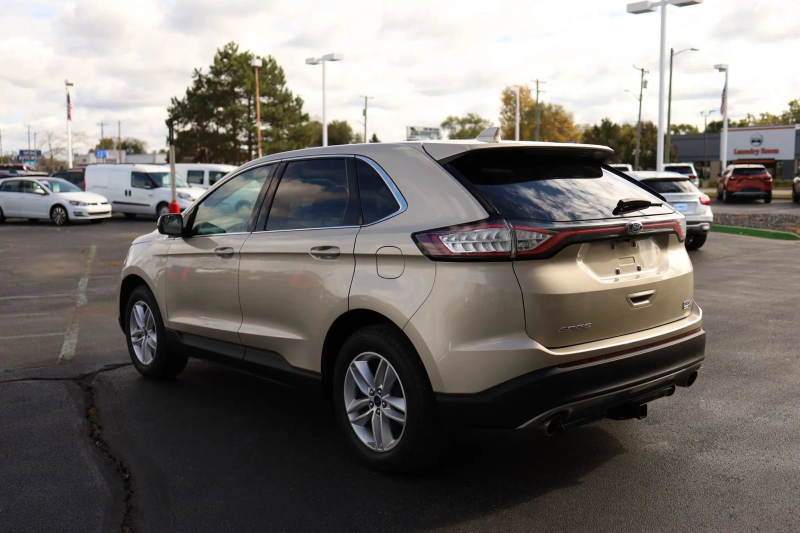Used 2017 Ford Edge SEL w/ Equipment Group 201A AWD/4WD image 8