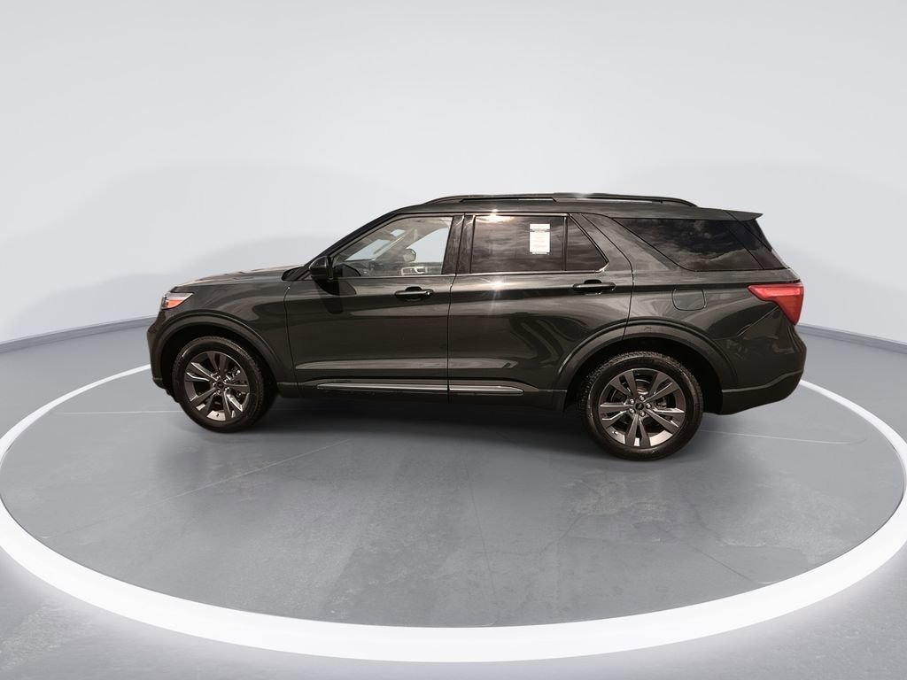 Used 2023 Ford Explorer XLT w/ Equipment Group 202A AWD/4WD image 5
