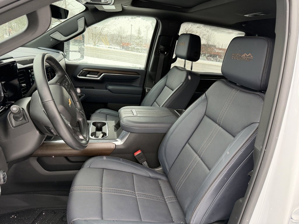 Used 2025 Chevrolet Silverado 3500 High Country w/ High Country Premium Package image 9