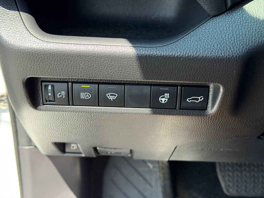 Used 2022 Toyota RAV4 SE w/ Weather & Moonroof Package AWD/4WD image 38