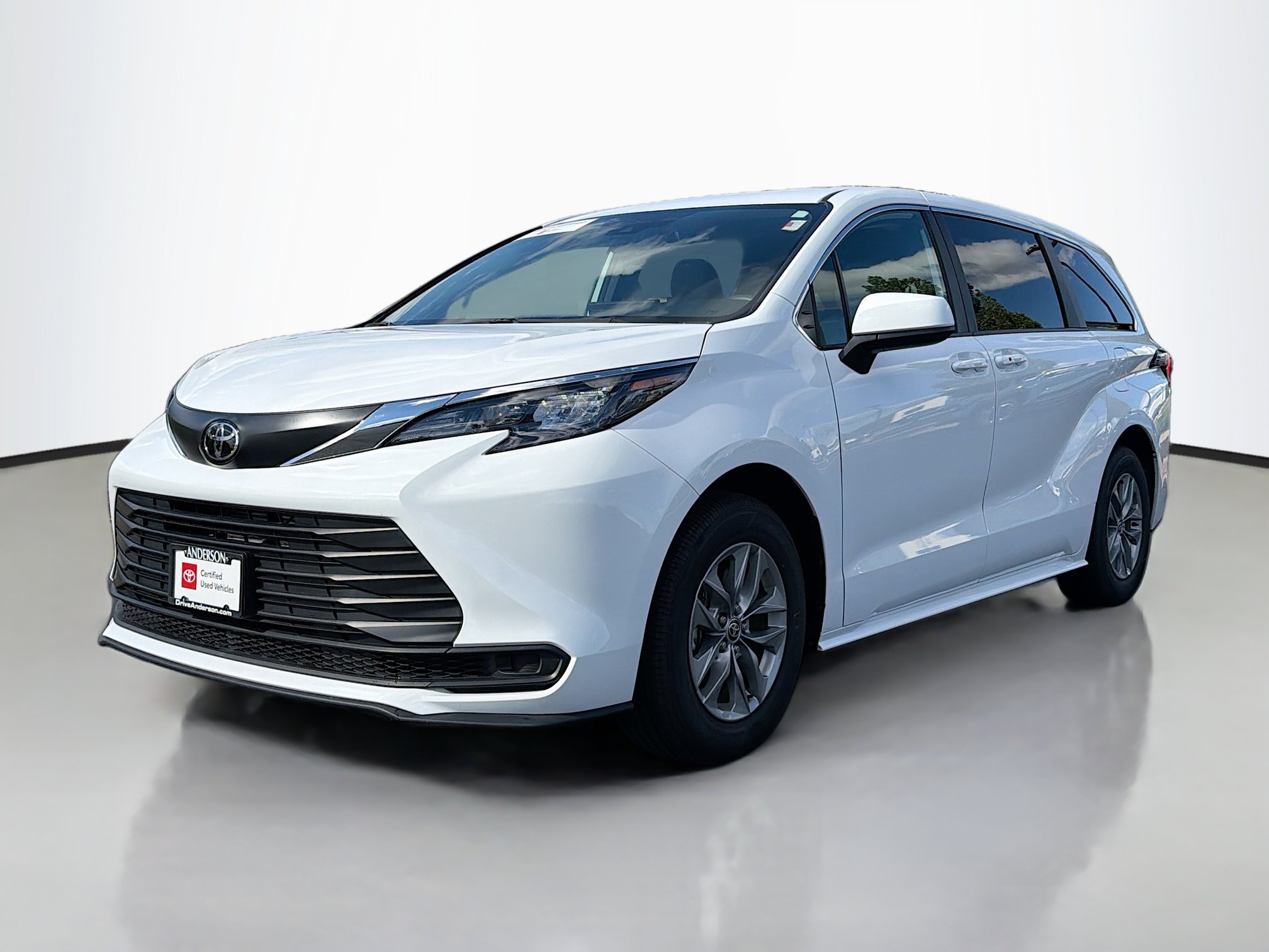 Certified 2026 Toyota Sienna LE FWD image 13