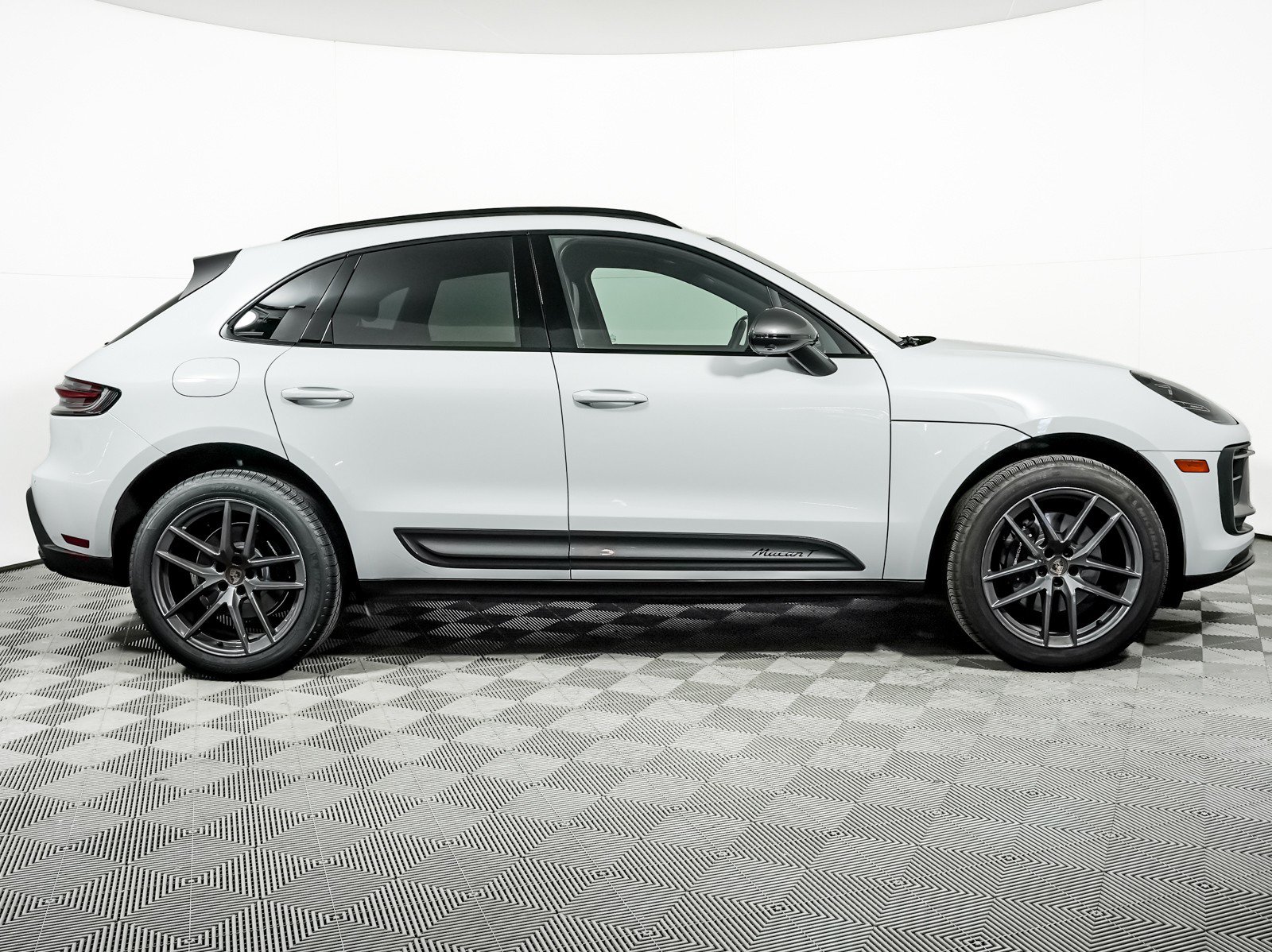 Used 2026 Porsche Macan Turbo AWD/4WD image 9