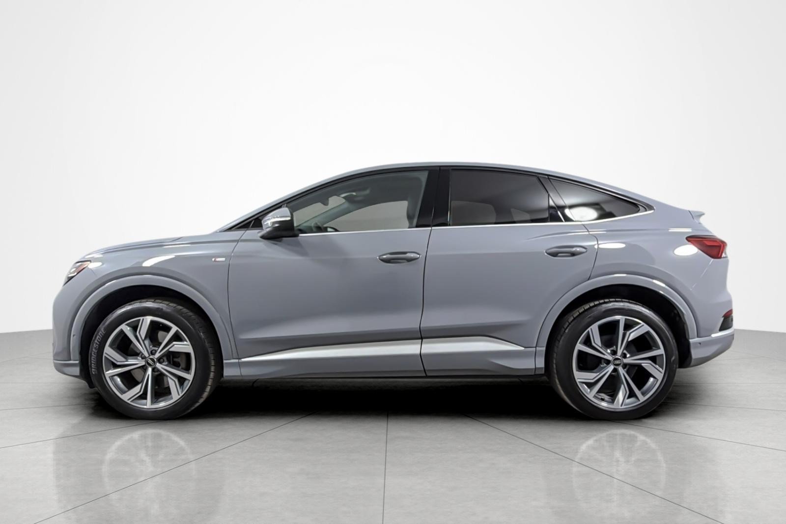 Used 2023 Audi Q4 e-tron Prestige AWD/4WD image 2