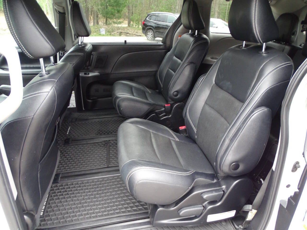 Used 2019 Toyota Sienna SE Premium AWD/4WD image 36