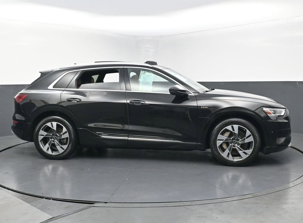 Used 2022 Audi e-tron Premium Plus w/ Premium Plus Package image 6