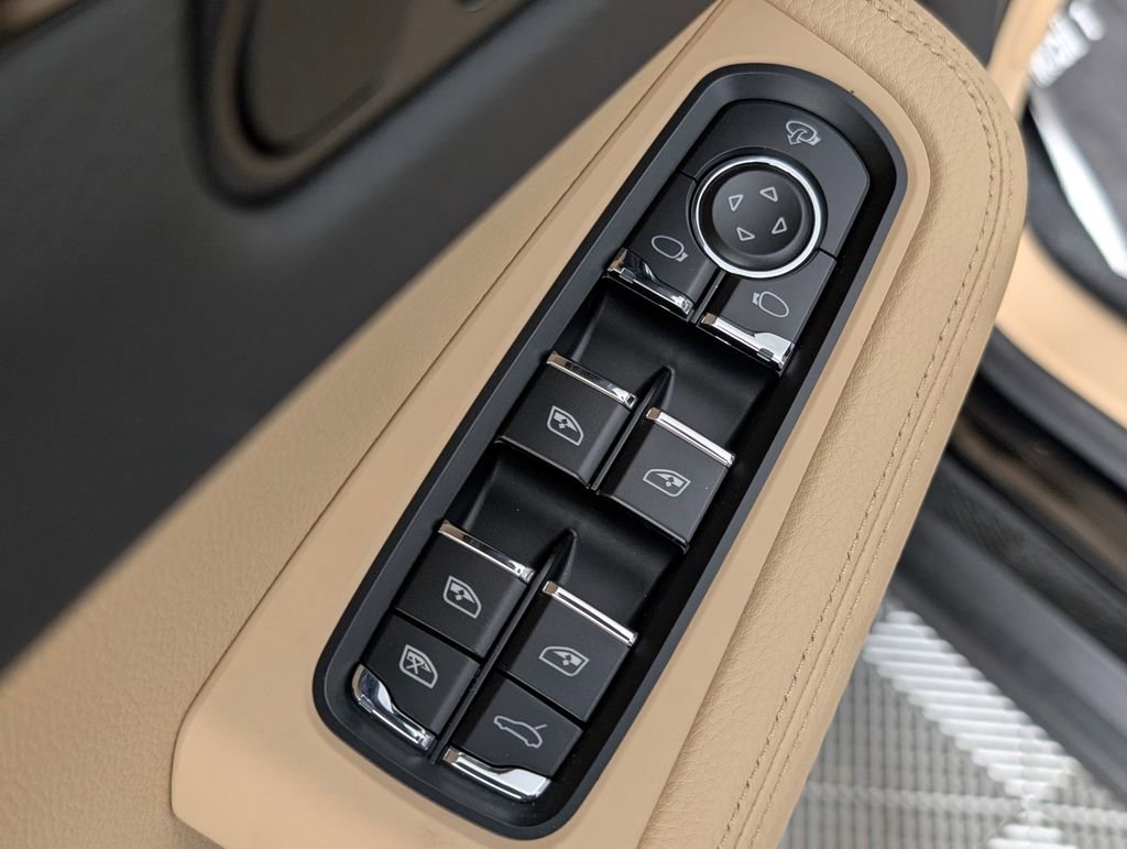 New 2026 Porsche Macan image 26