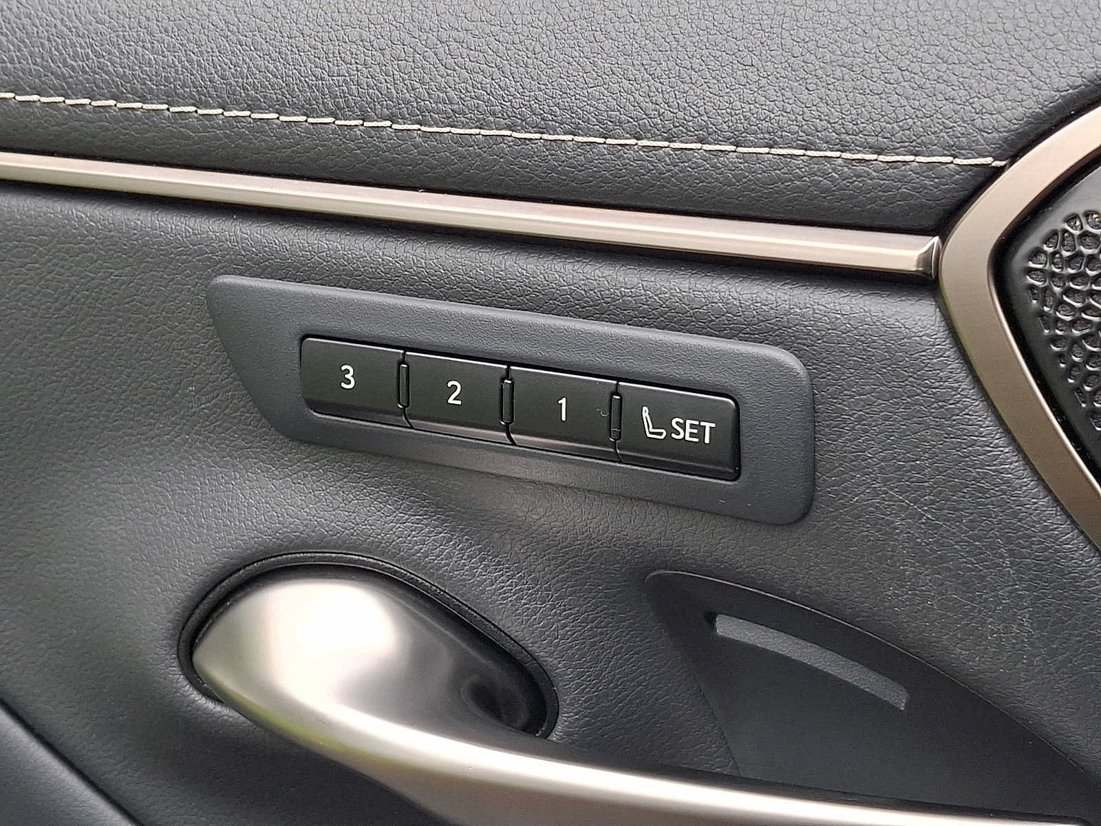 Used 2019 Lexus ES 350 Ultra Luxury w/ Accessory Package 2 FWD image 25