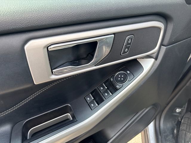 Used 2021 Ford Explorer XLT w/ Equipment Group 202A AWD/4WD image 17