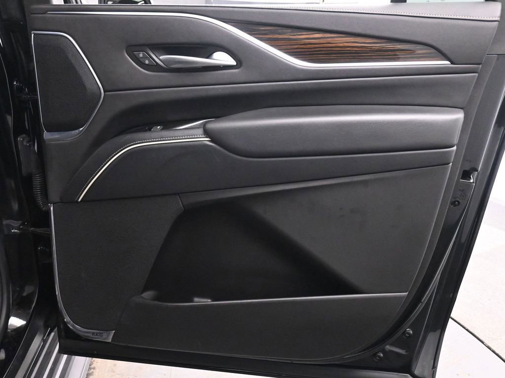 Used 2023 Cadillac Escalade ESV Premium Luxury image 17