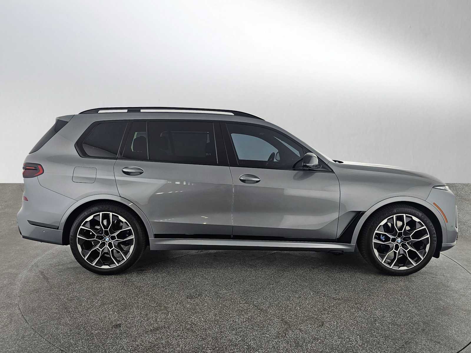 Used 2024 BMW X7 M60i w/ Executive Package image 35