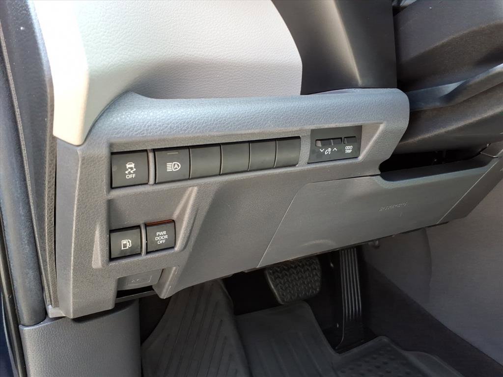 Used 2024 Toyota Sienna LE FWD image 21