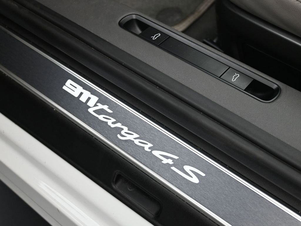 Certified 2021 Porsche 911 Targa 4S image 27