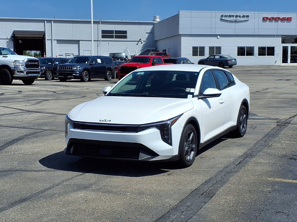 Used 2025 Kia K4 FWD image 2