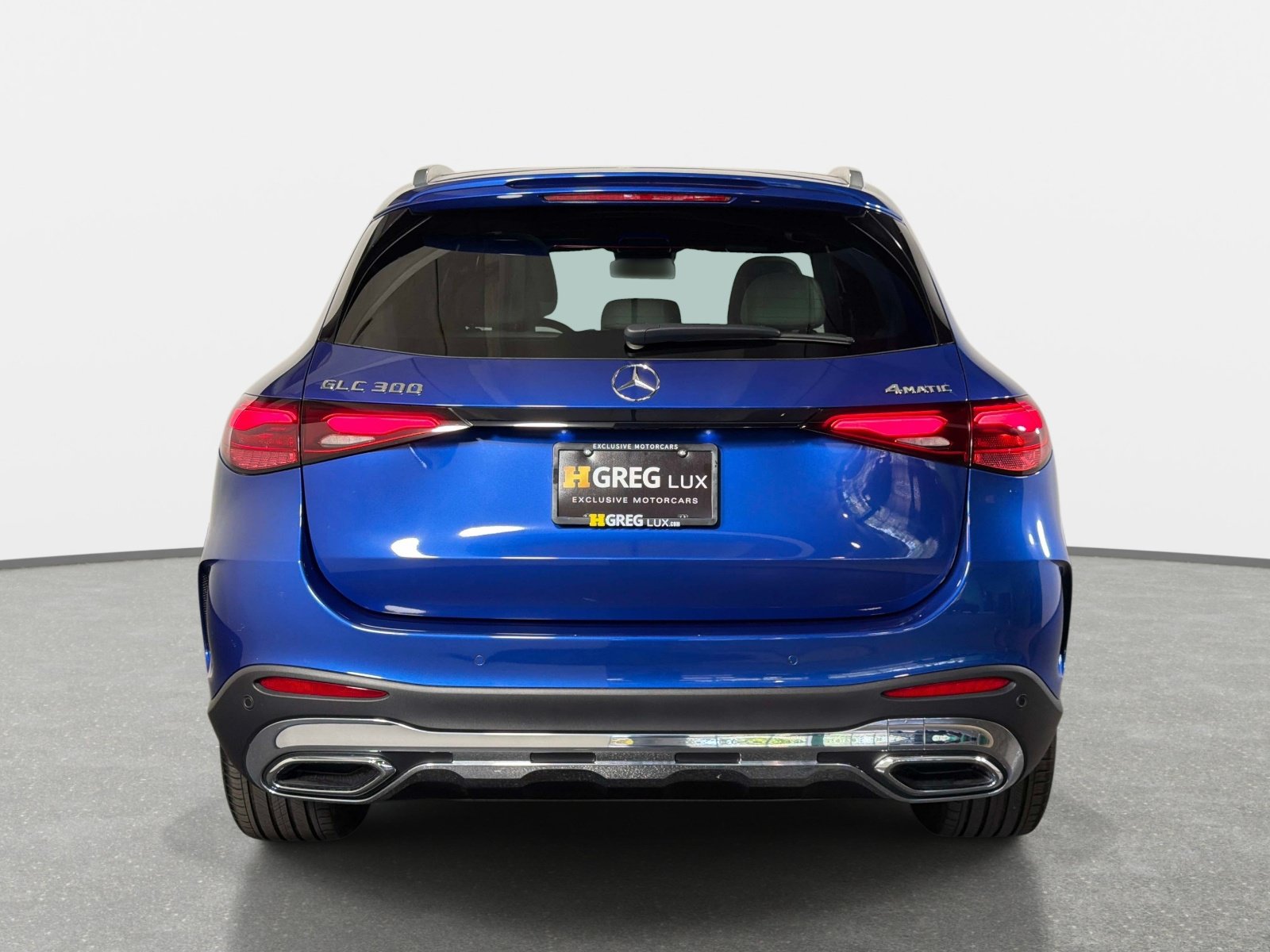 Used 2025 Mercedes-Benz GLC 300 4MATIC w/ AMG Line image 4