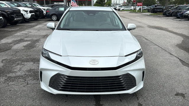 Used 2026 Toyota Camry XLE FWD image 2