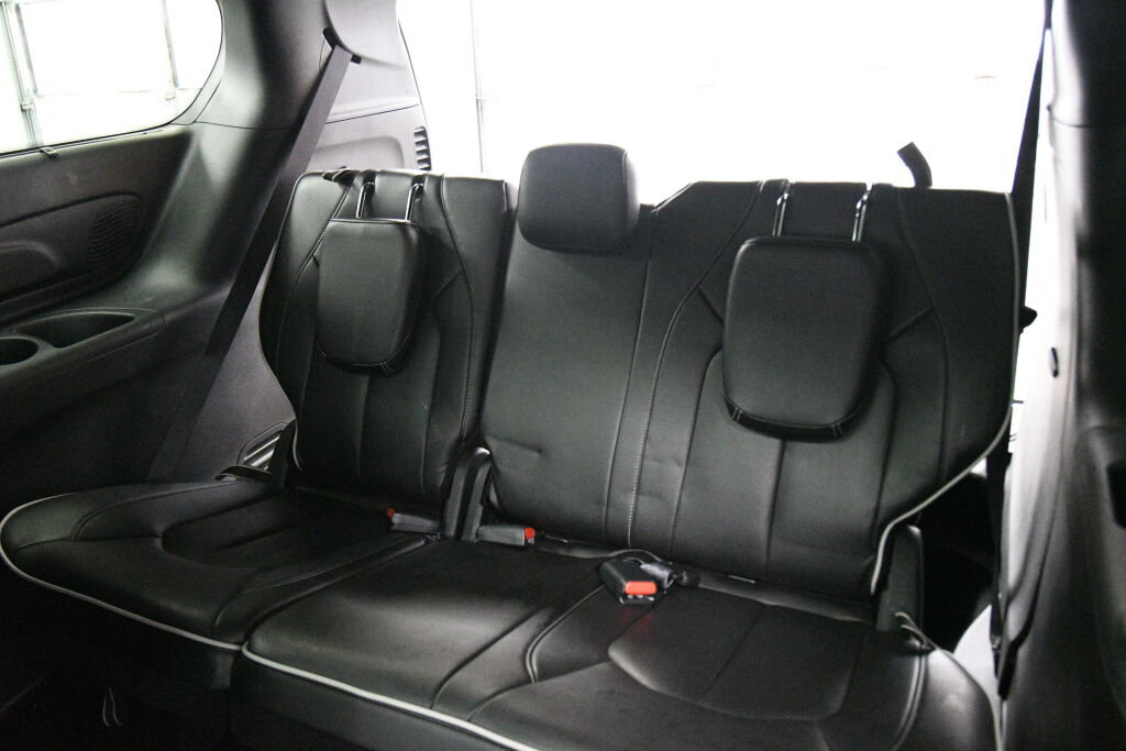 Used 2025 Chrysler Pacifica Limited FWD image 25