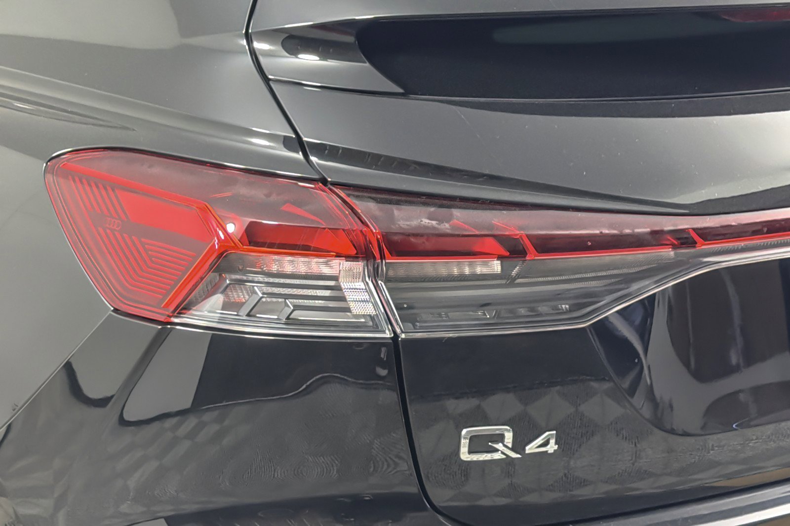 Used 2025 Audi Q4 e-tron Premium w/ Convenience Package image 27