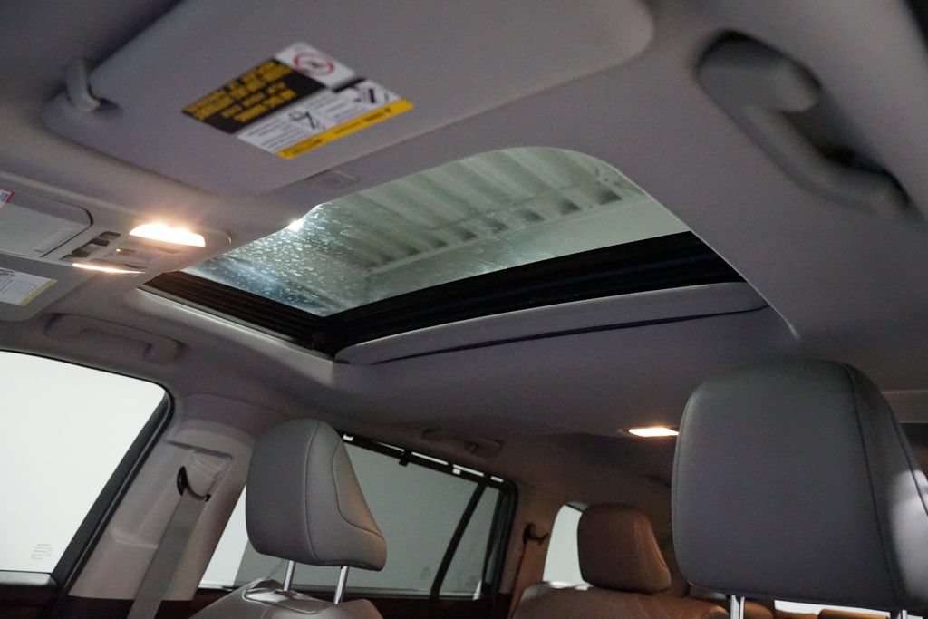 Certified 2024 Toyota Highlander XLE FWD image 35