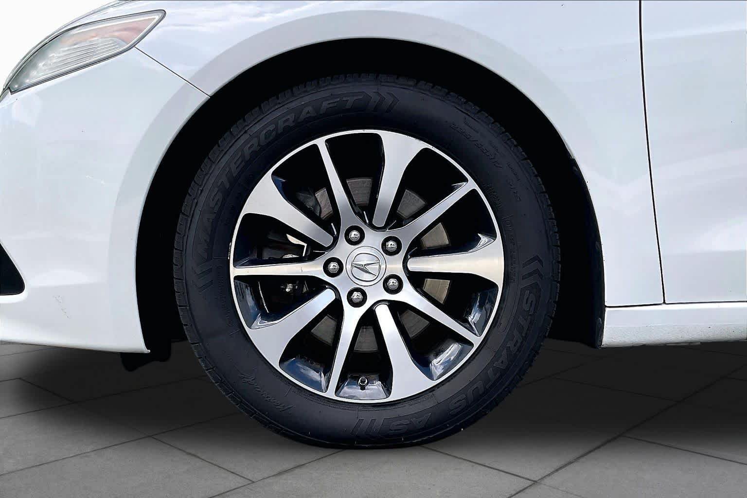 Used 2015 Acura TLX w/ Technology Package FWD image 9