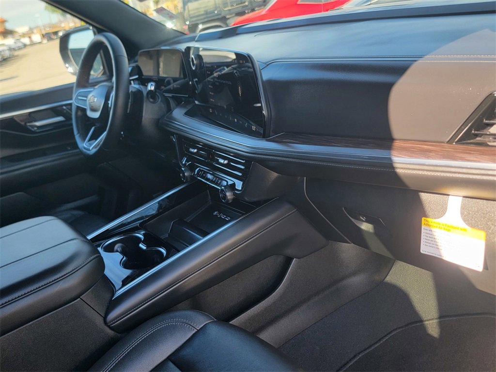 Used 2025 Chevrolet Suburban LT w/ Comfort Package image 24