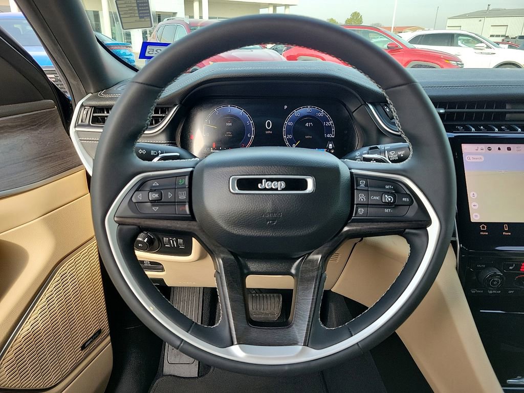 Used 2023 Jeep Grand Cherokee Limited AWD/4WD image 19