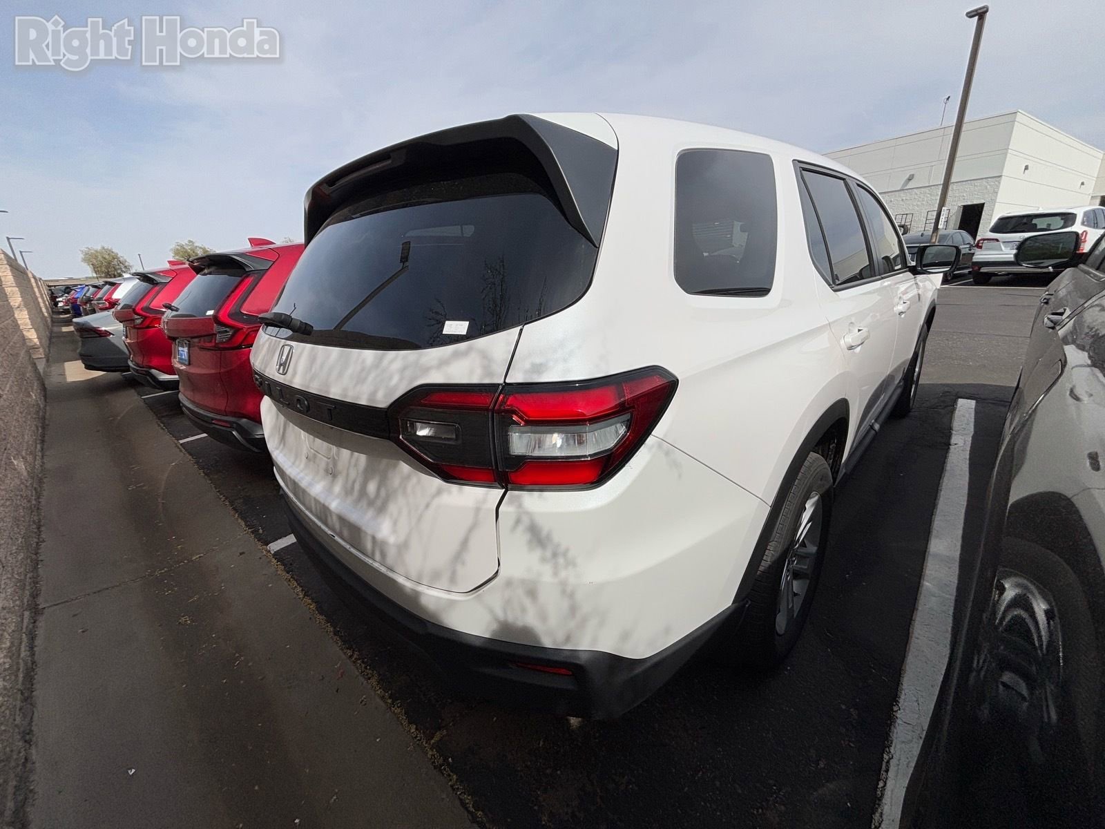 Used 2024 Honda Pilot LX image 4