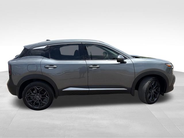 Certified 2025 Nissan Kicks SR FWD image 9