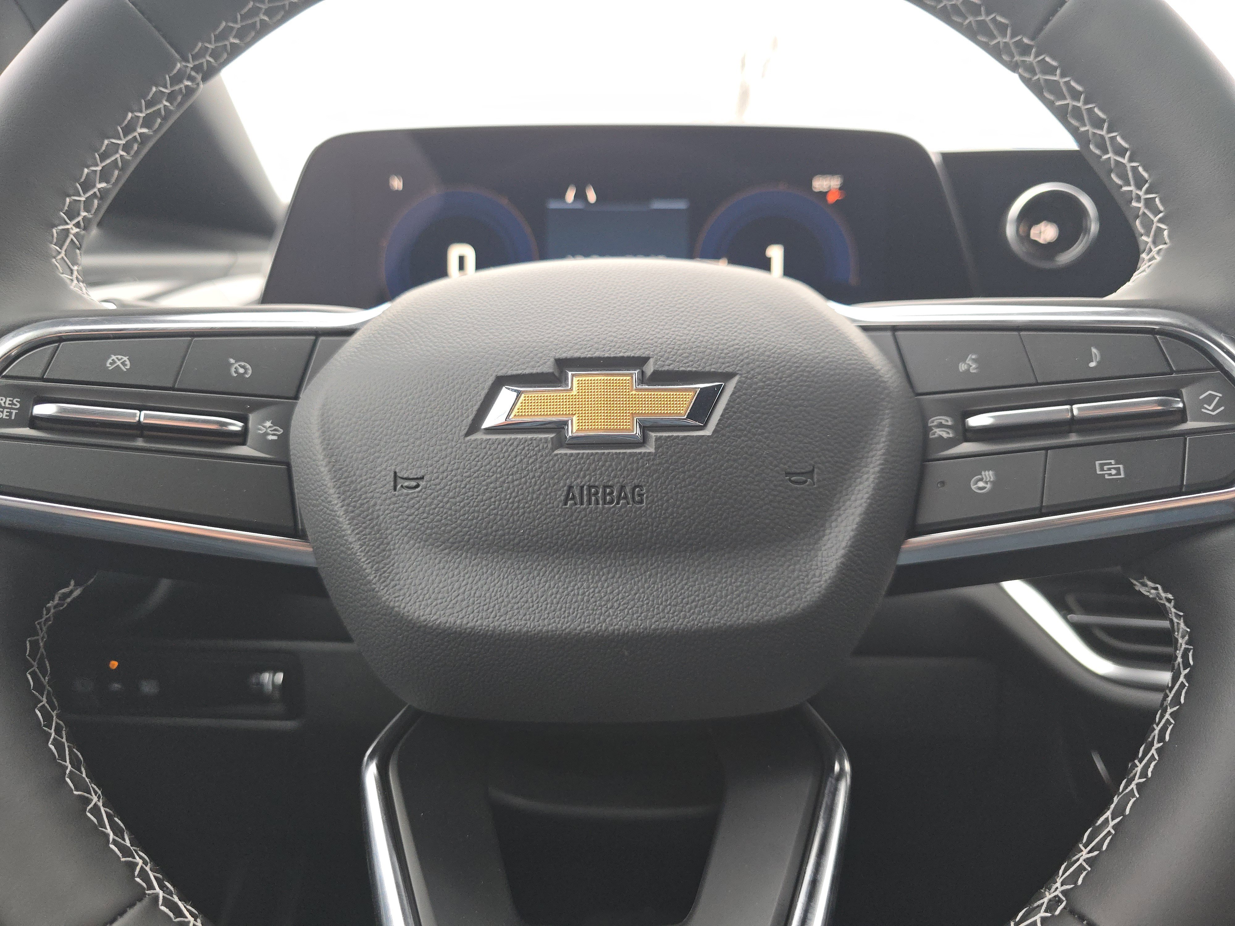 New 2026 Chevrolet Equinox EV LT image 28