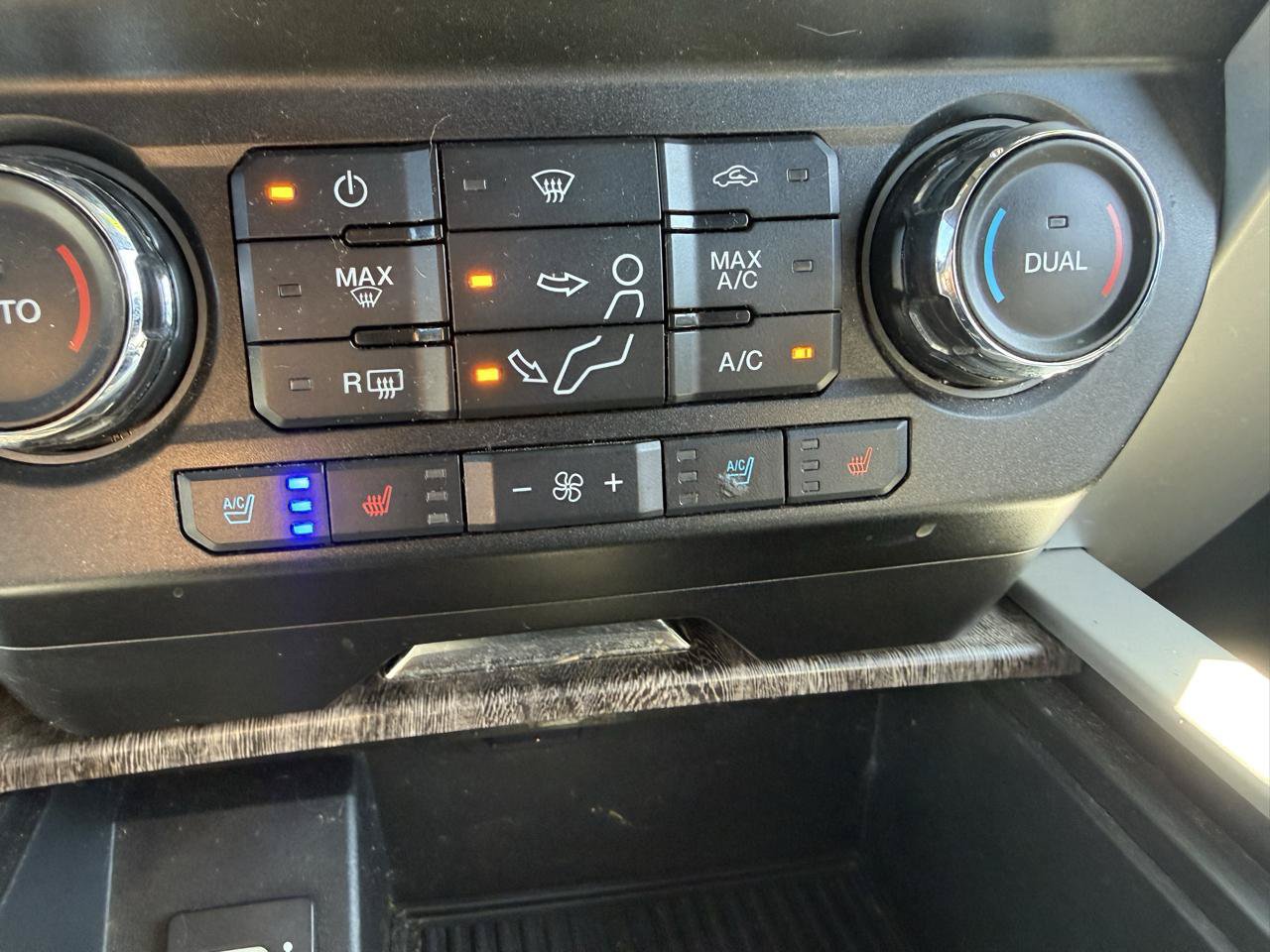 Used 2019 Ford F250 Lariat w/ Lariat Ultimate Package AWD/4WD image 32