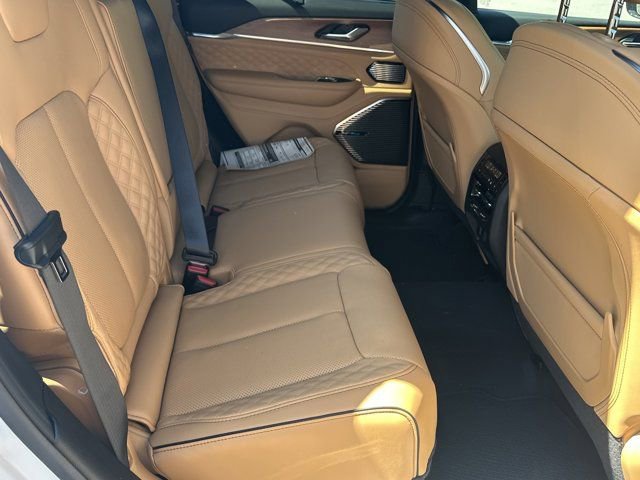 New 2026 Jeep Grand Cherokee Summit image 17