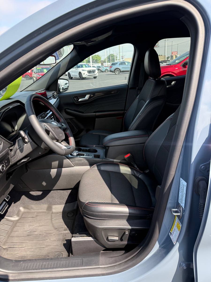 Used 2023 Ford Escape ST-Line Select w/ Tech Pack #2 AWD/4WD image 10