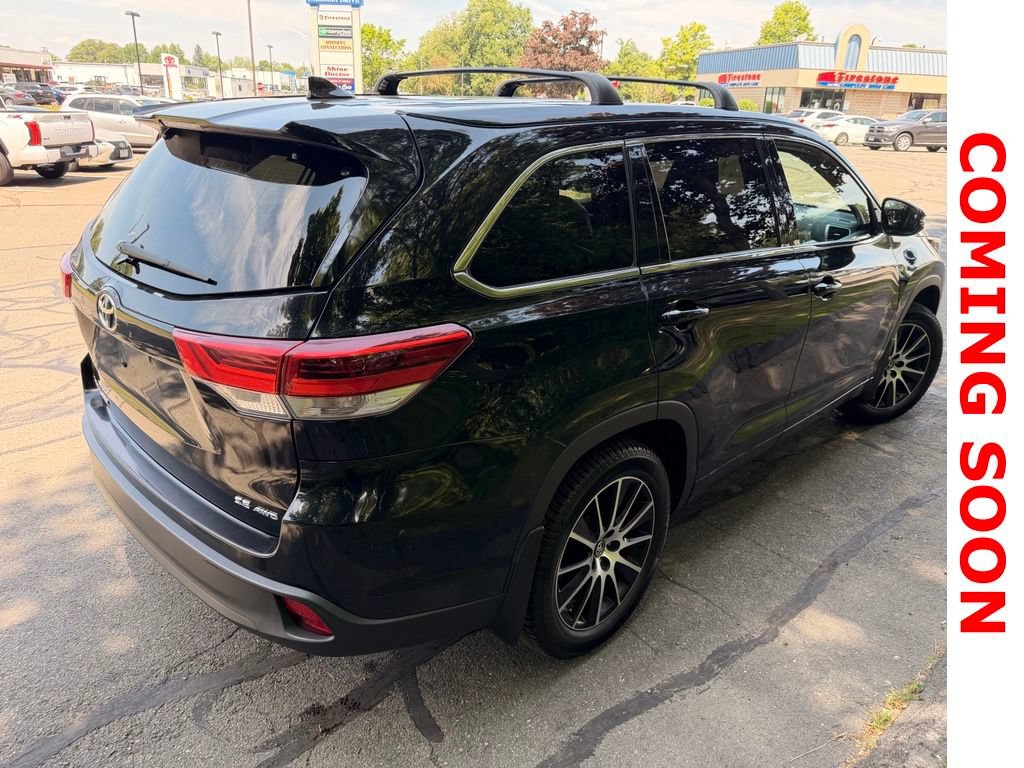 Used 2017 Toyota Highlander SE AWD/4WD image 9