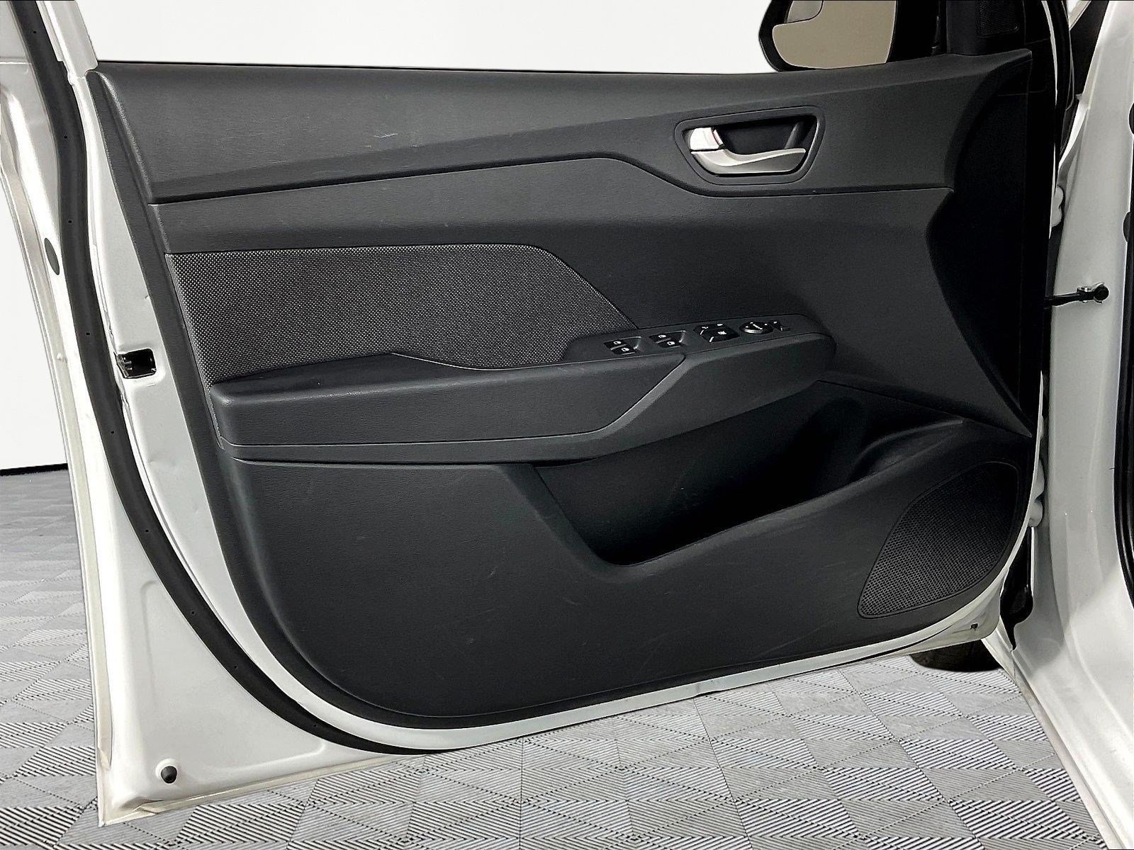 Used 2022 Hyundai Accent Limited FWD image 19
