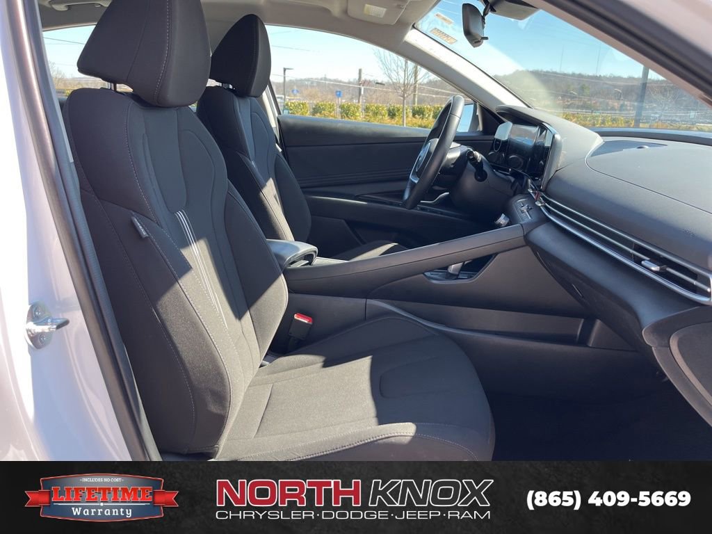 Used 2025 Hyundai Elantra SEL image 25