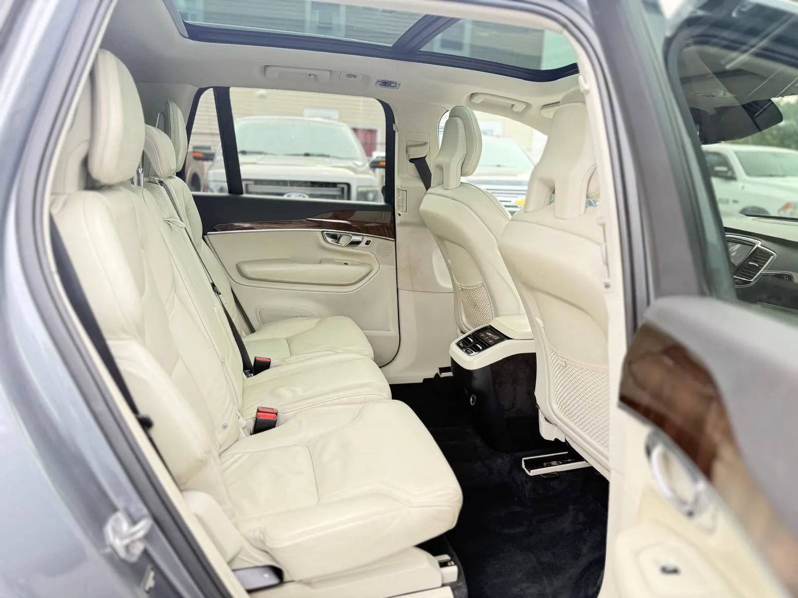 Used 2016 Volvo XC90 T6 Momentum AWD/4WD image 11