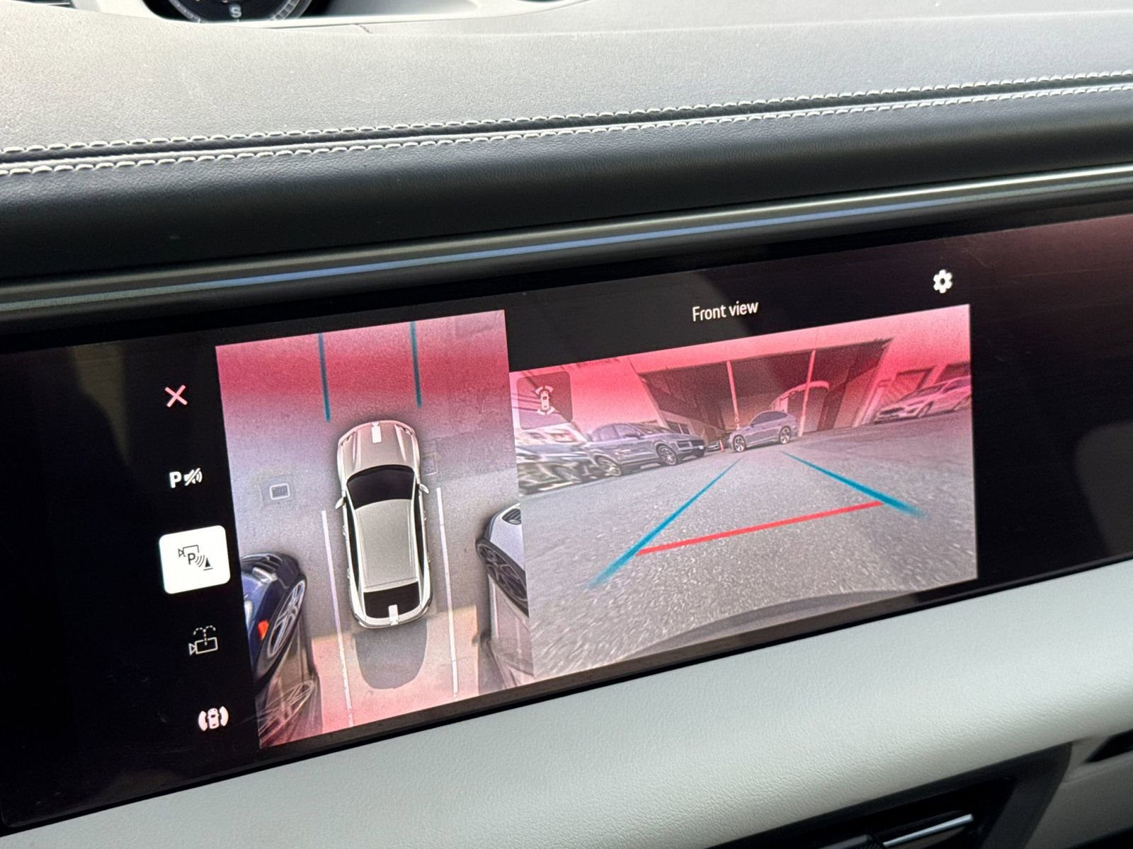 Certified 2025 Porsche Macan Electric RWD image 24