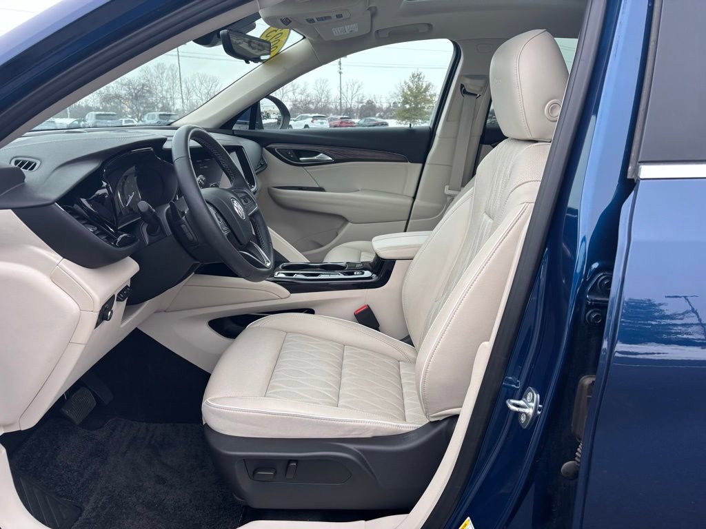 Used 2023 Buick Envision Avenir image 16