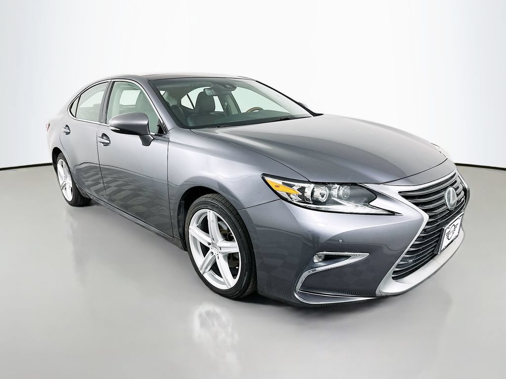 Used 2017 Lexus ES 350 w/ Luxury Package FWD image 3