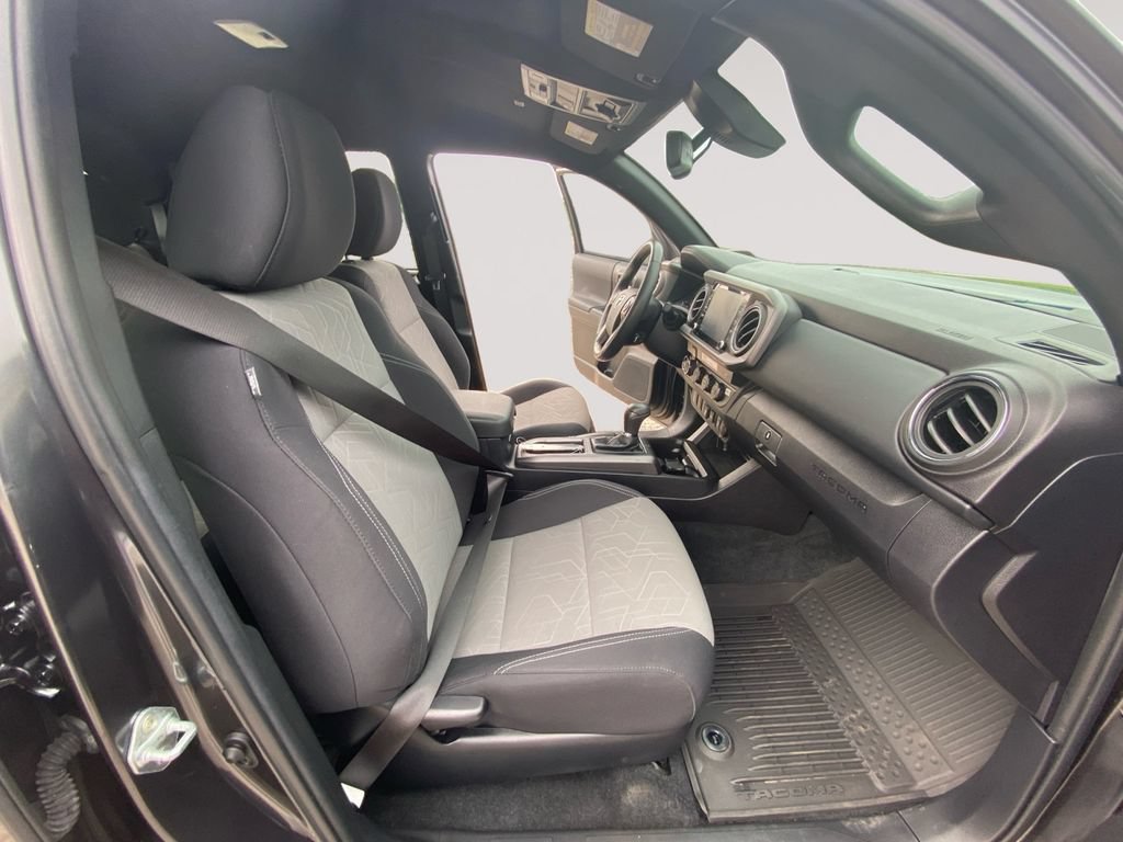 Used 2023 Toyota Tacoma TRD Off-Road w/ Technology Package AWD/4WD image 15