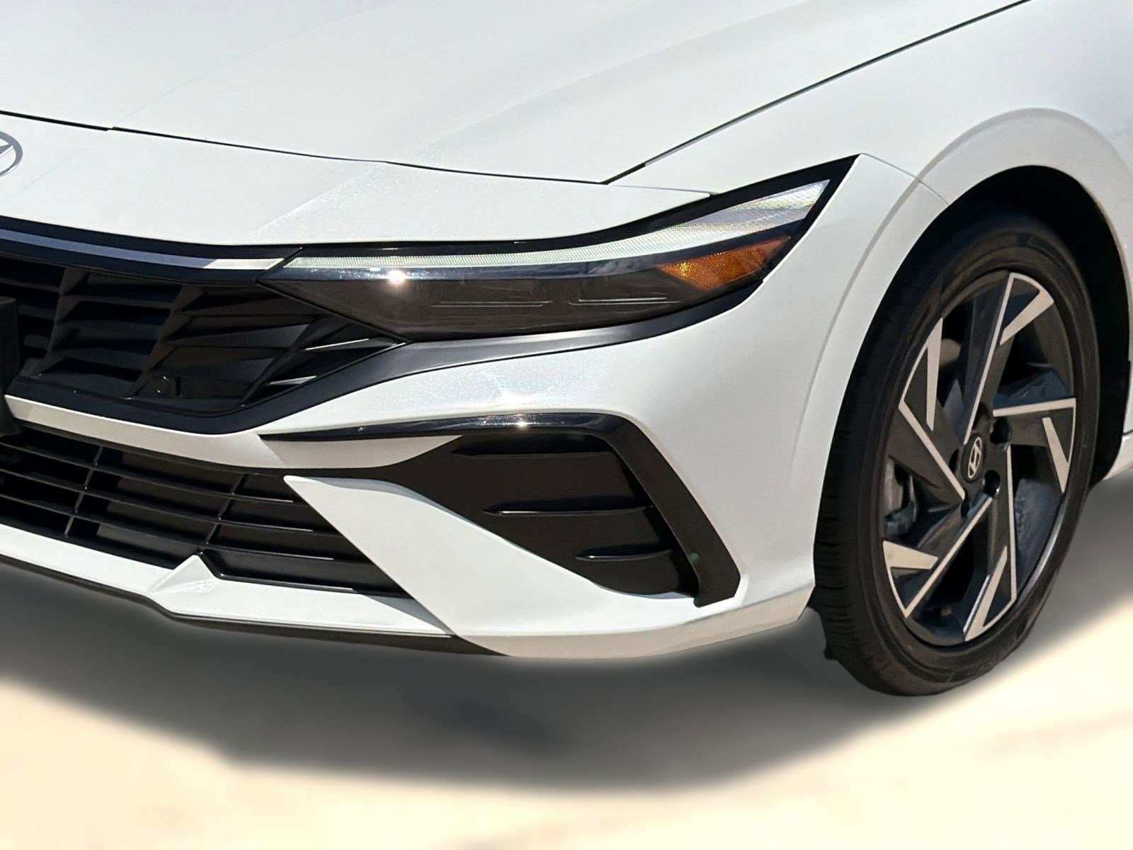 Used 2025 Hyundai Elantra SEL image 11