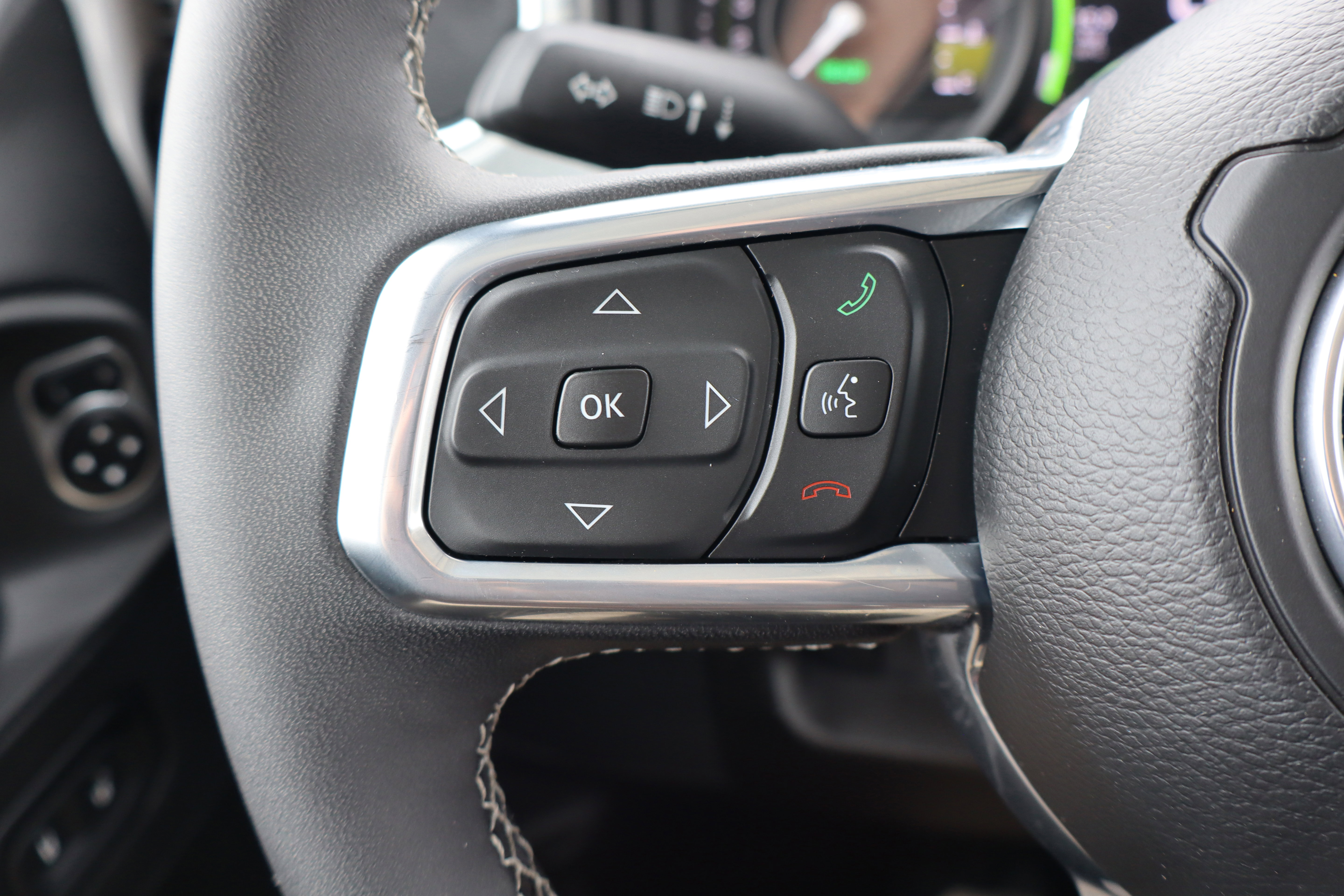 Used 2025 Jeep Wrangler Sahara w/ Safety Group image 16