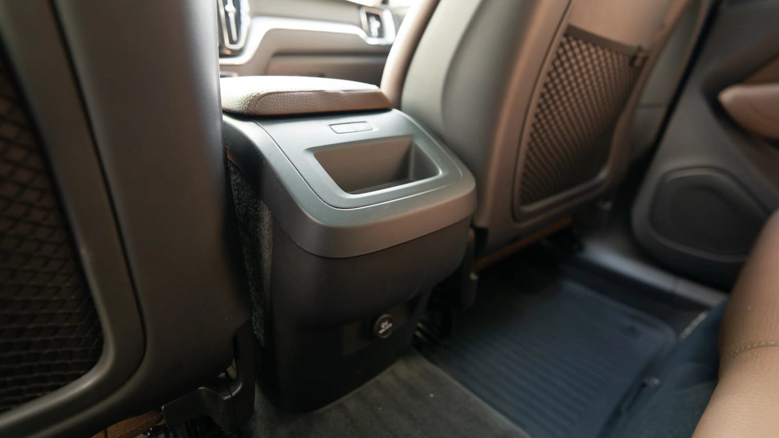 Used 2019 Volvo XC60 T5 Momentum w/ Multimedia Package AWD/4WD image 30