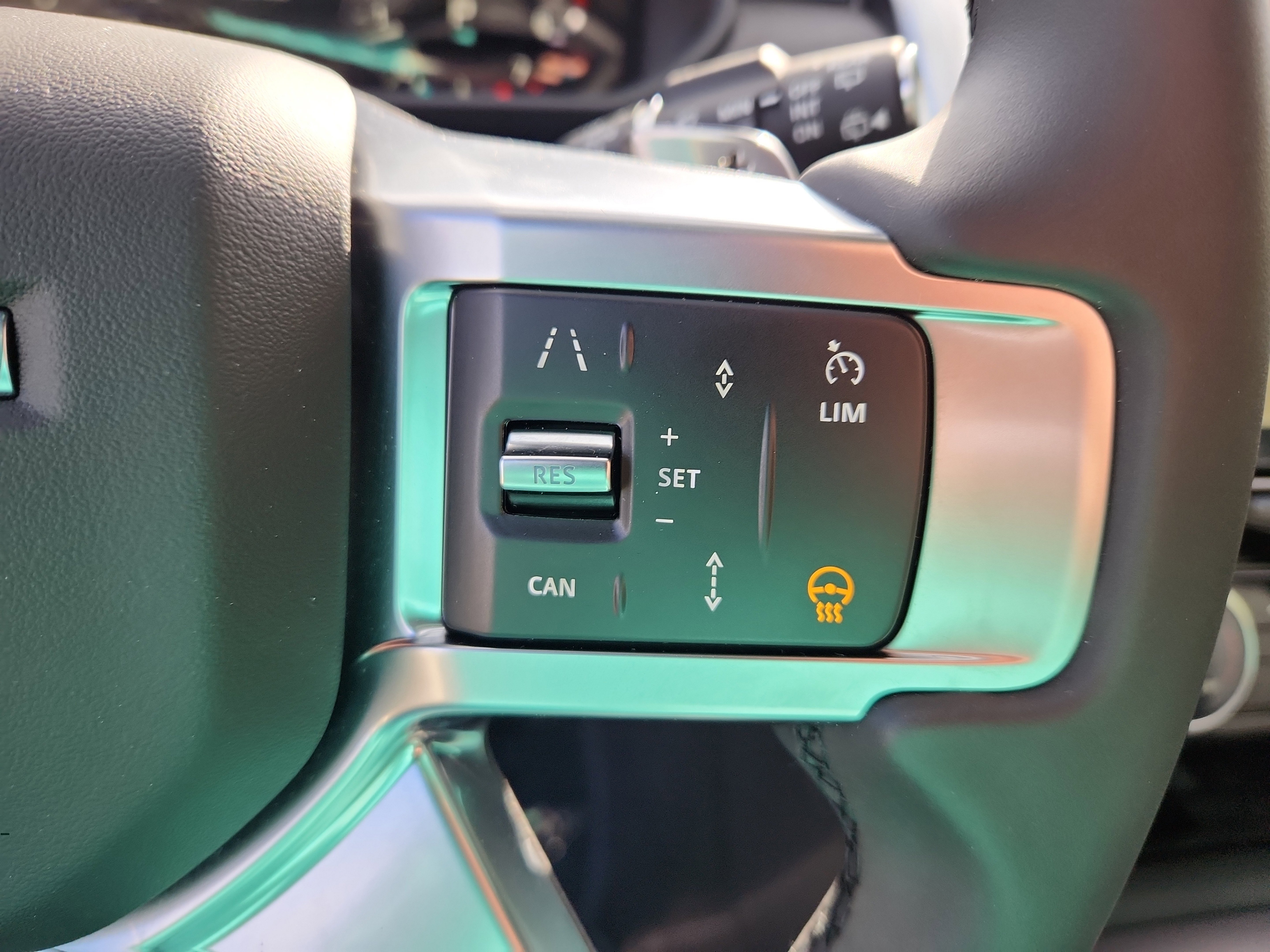 Certified 2025 Land Rover Discovery S image 20