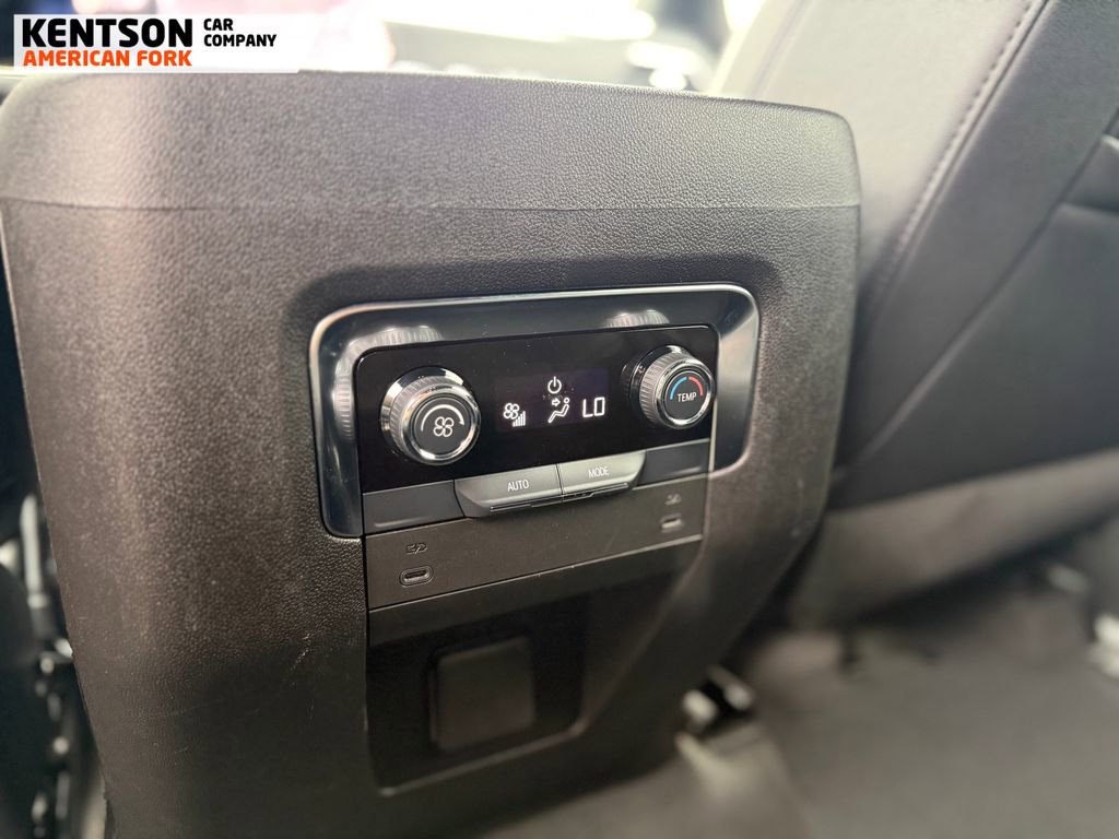 Used 2025 Chevrolet Suburban Z71 AWD/4WD image 38