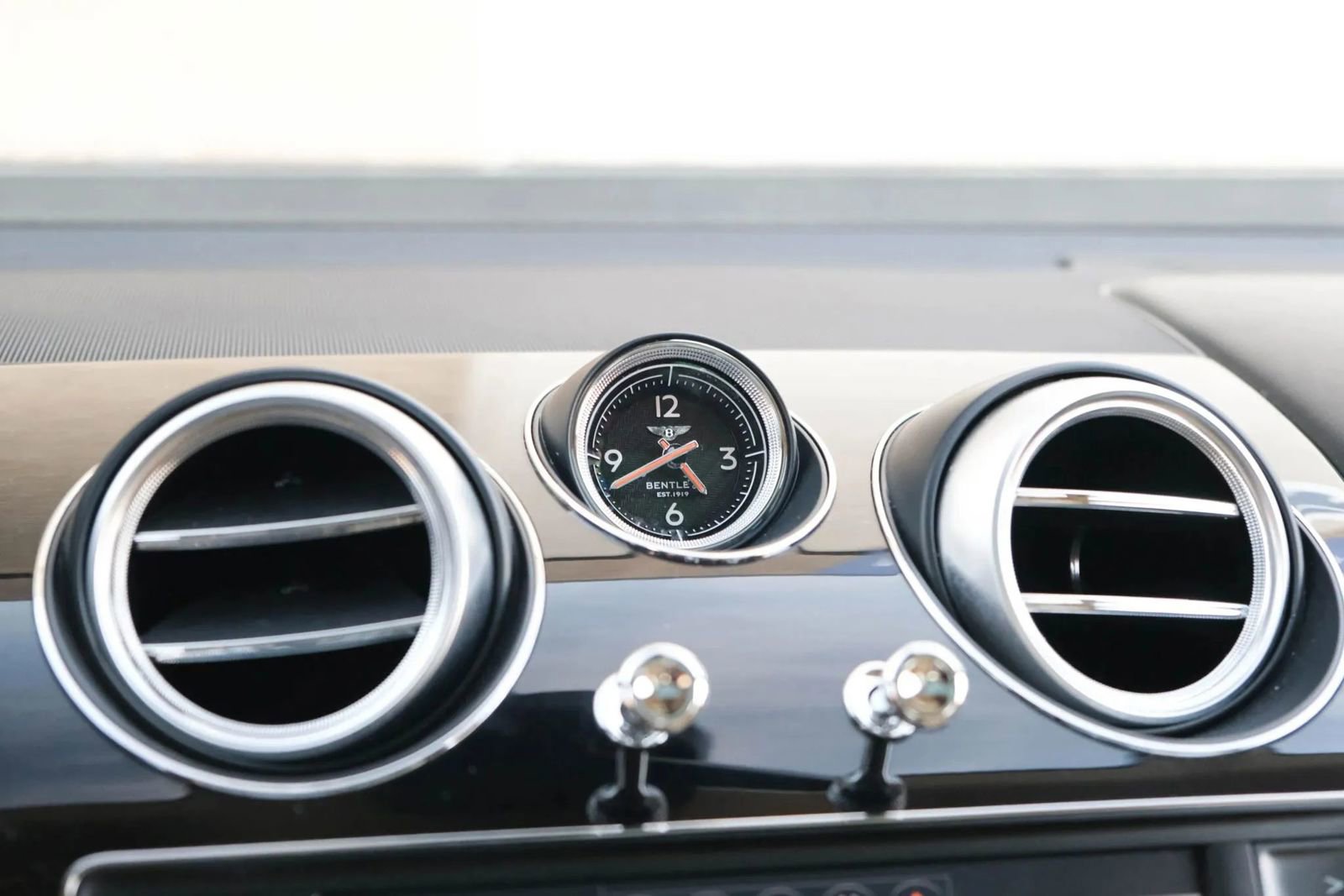 Used 2018 Bentley Bentayga image 47